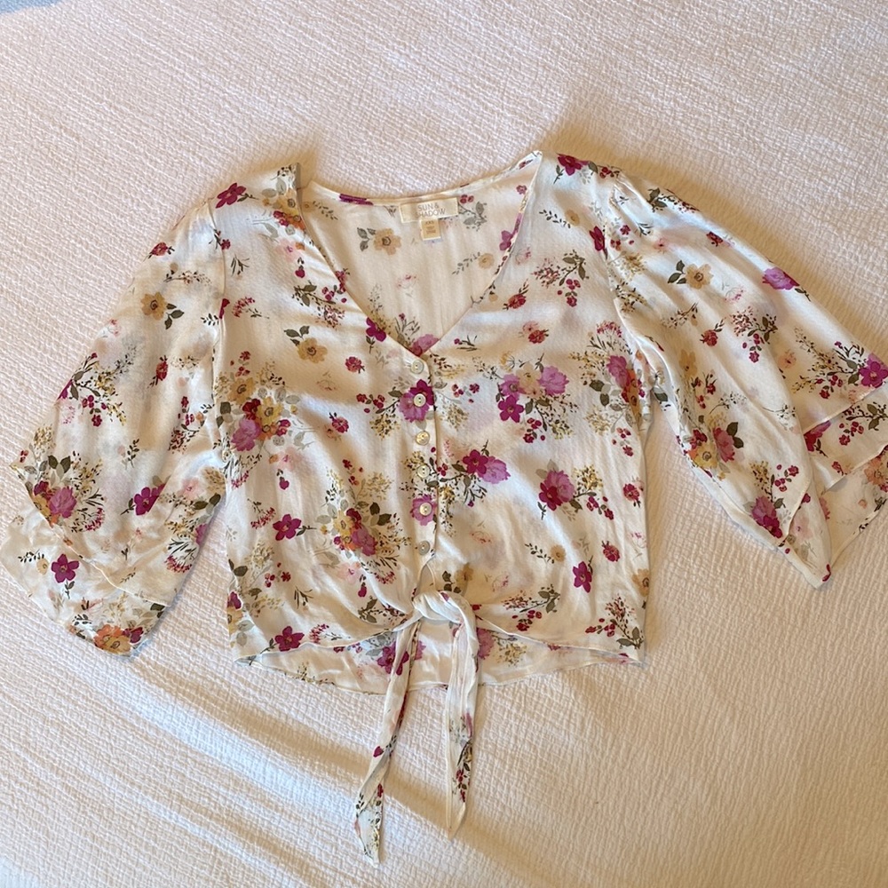 Sun & Shadow Floral Cropped/Tie Top Size XXS/XS